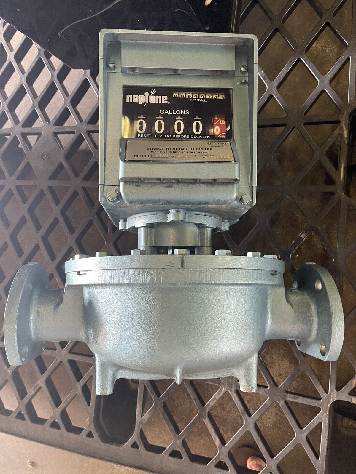 RED SEAL NEPTUNE 800 SERIES MECHANICAL REGISTER FLOW METER. MODEL 831.