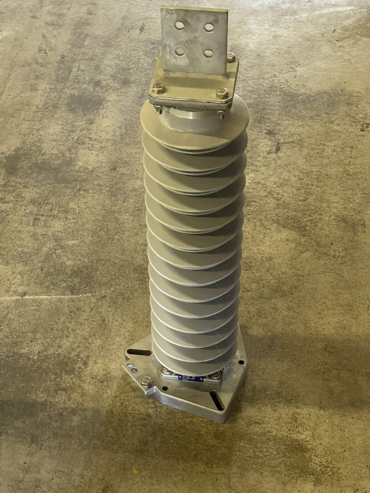 SIEMENS 3EL2 SURGE ARRESTER, SILICON RUBBER HOUSING AND CAGE DESIGN, MCOV 36kV