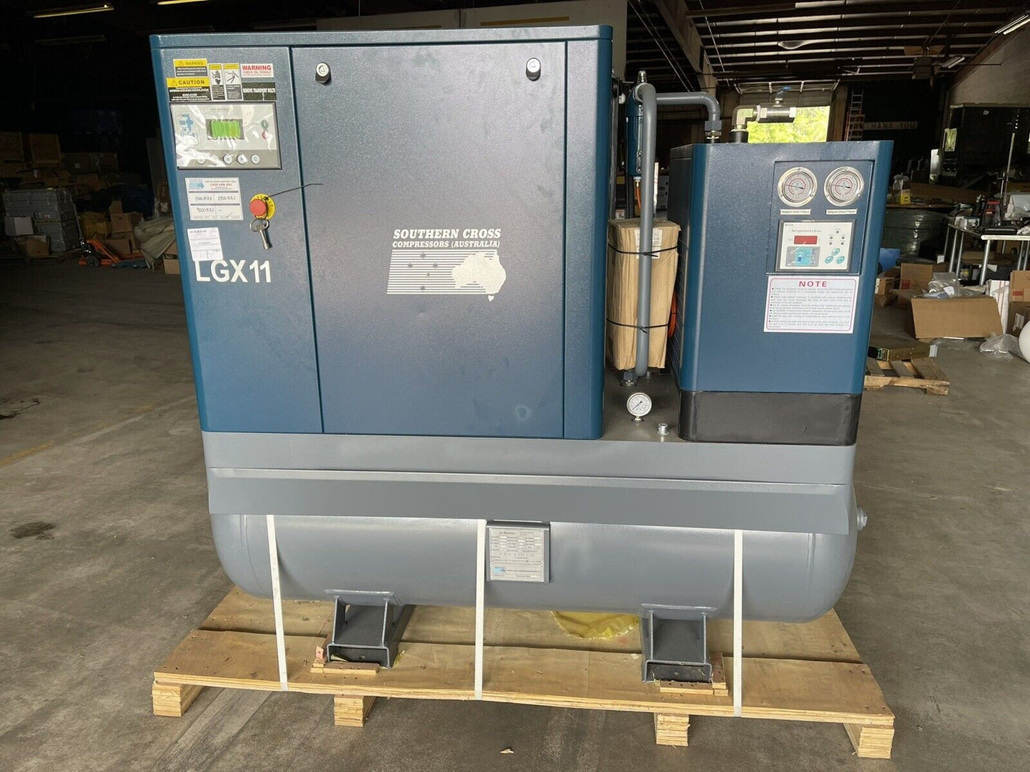 SOUTHERN CROSS LGX11-10 ROTARY SCREW AIR COMPRESSOR, INTEGRATED DRYER, 11kW 50Hz