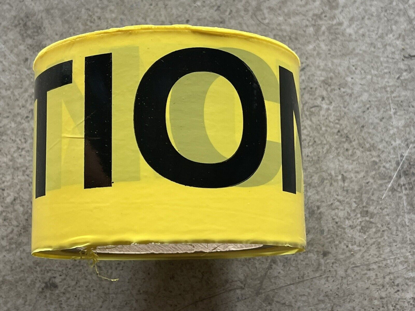 SCOTCH 3" x 300' YELLOW BARRICADE MARKING TAPE 301, LEGEND CAUTION (1 ROLL)