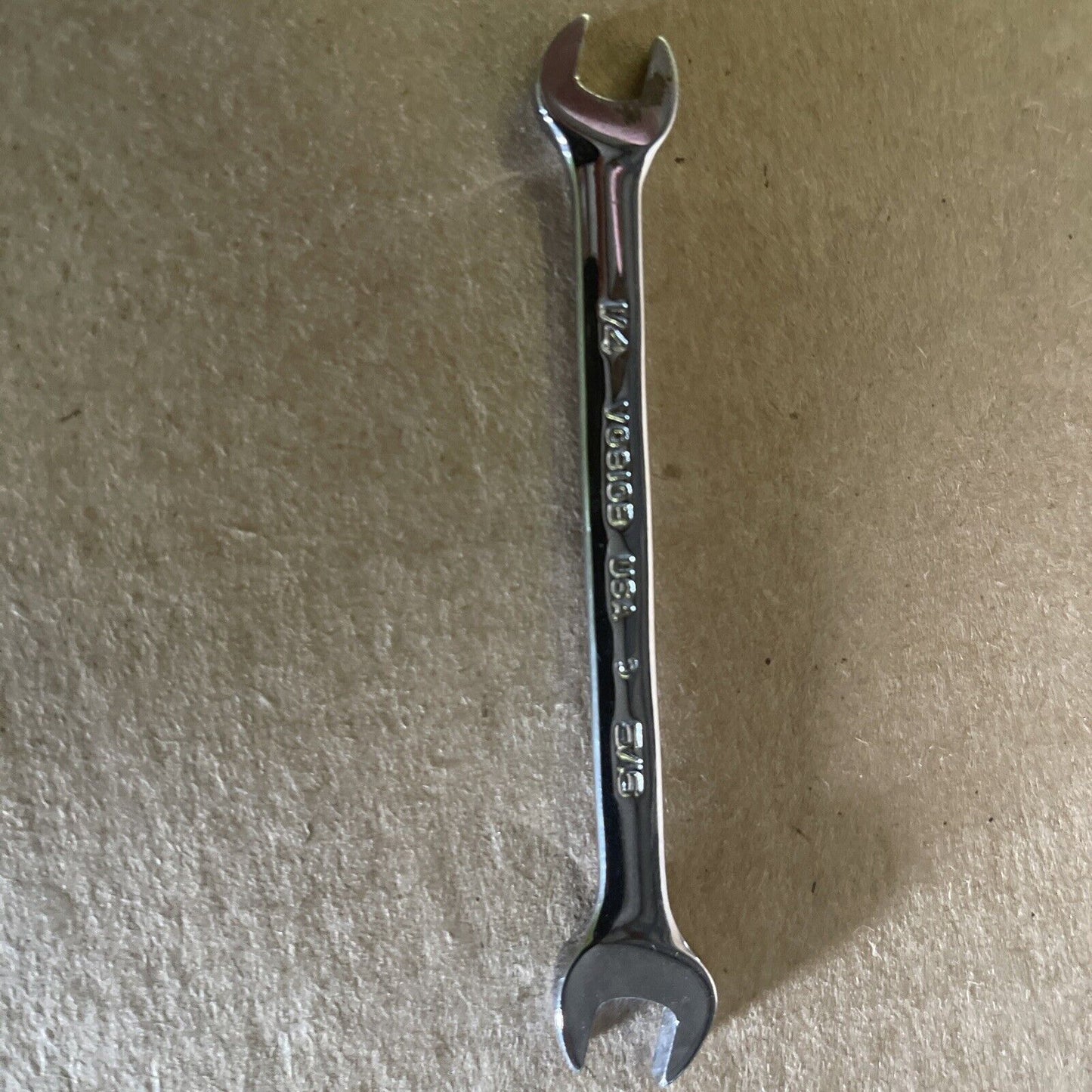 SNAP-ON 1/4" x 5/16" SAE STABDARD OPEN-END WRENCH, CHROME FINISH, VO810B